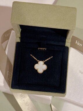 🤍☀️Authentic☀️✅Van Cleef & Arpels Vintage Alhambra 18K Gold Necklace